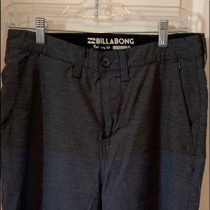 Bilibong Men's shorts size 29. Black and blue. Great condtipn